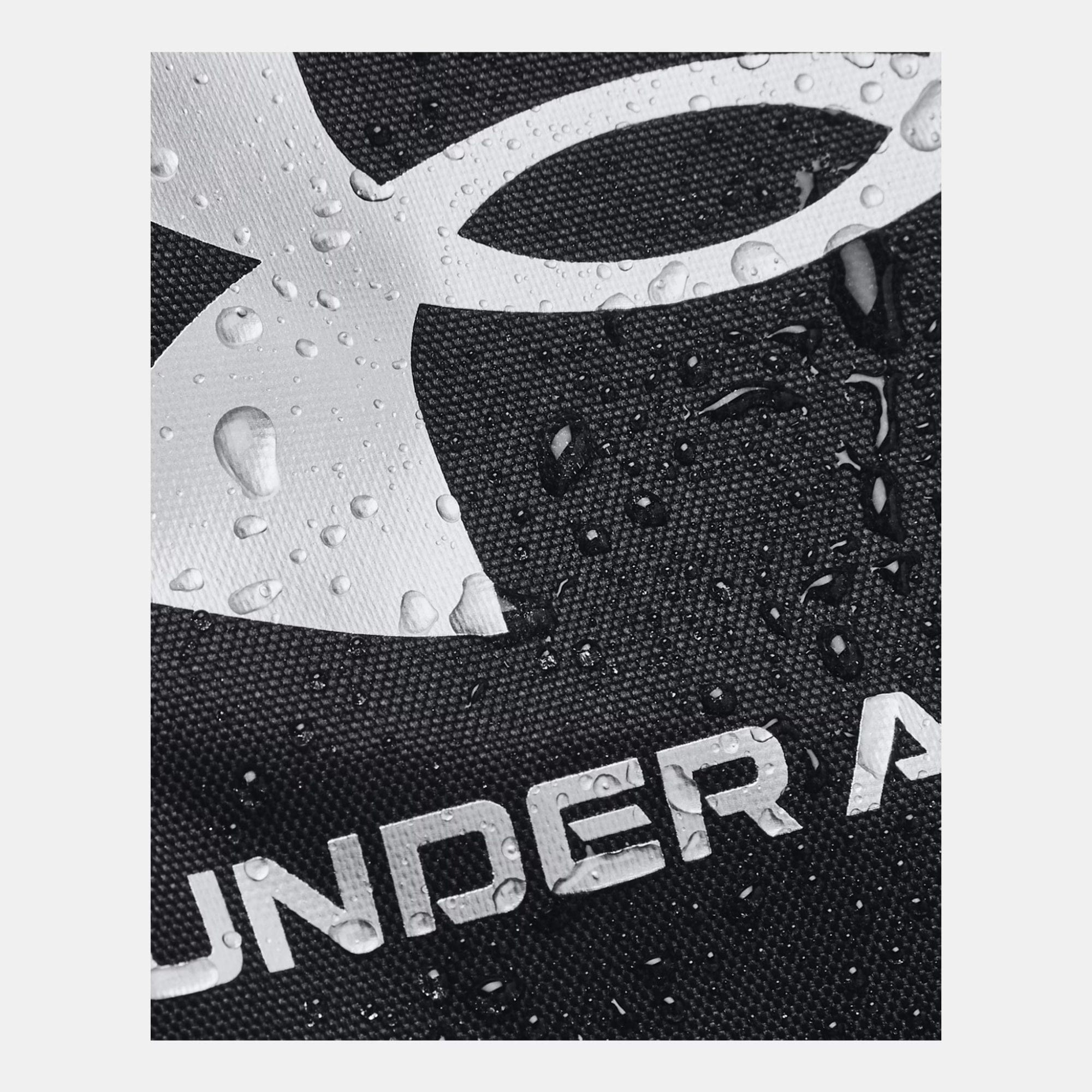 UA 1369222 Undeniable 5.0 Small Duffle Bag - Black/Metallic Silver By UA Canada -